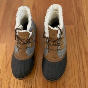 Sordo grey black and beige fur lined winter boots size 9